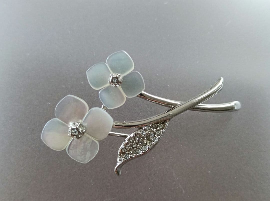 ヴァンドームブティック シェルブローチ