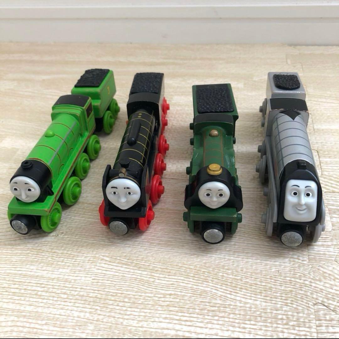 【期間限定値下げ】木製トーマスシリーズ☆仲間たち17体セット！