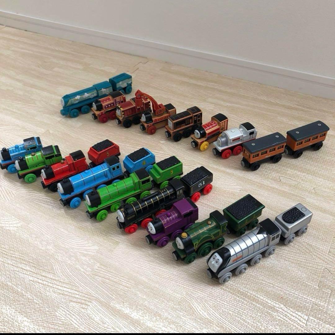 【期間限定値下げ】木製トーマスシリーズ☆仲間たち17体セット！