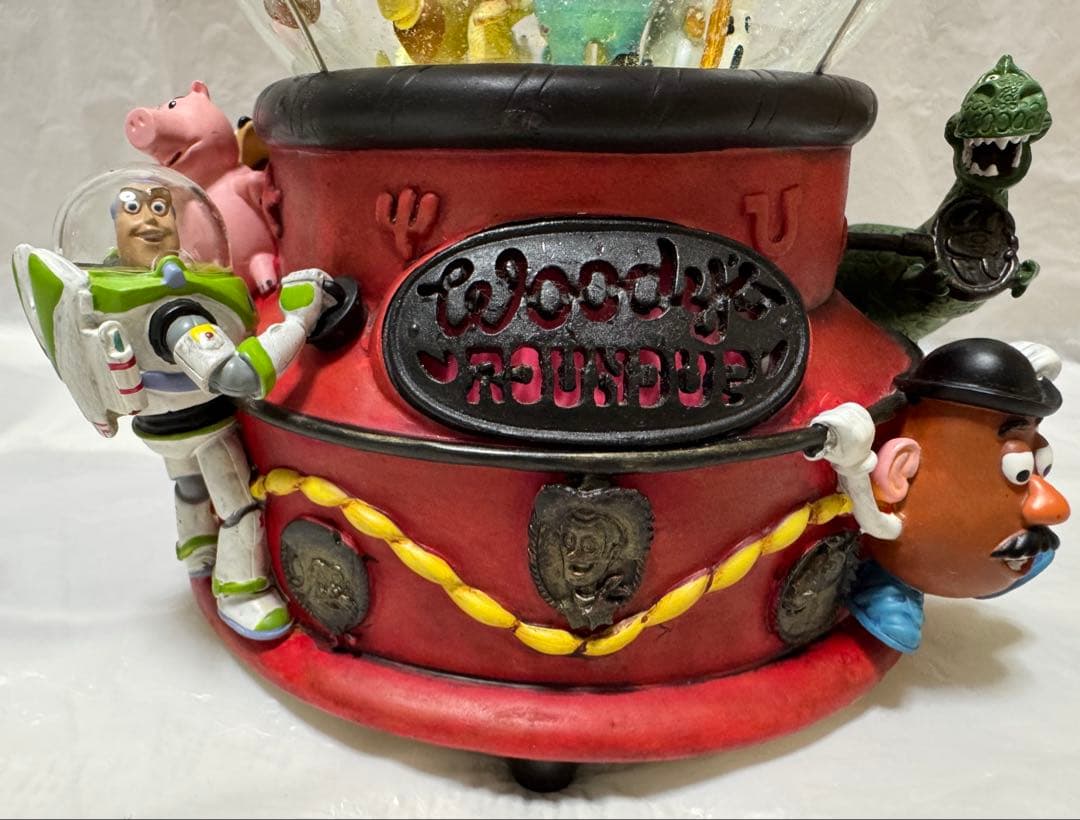 トイストーリー2 赤ランタン ライトアップ オルゴール付き スノーグローブ