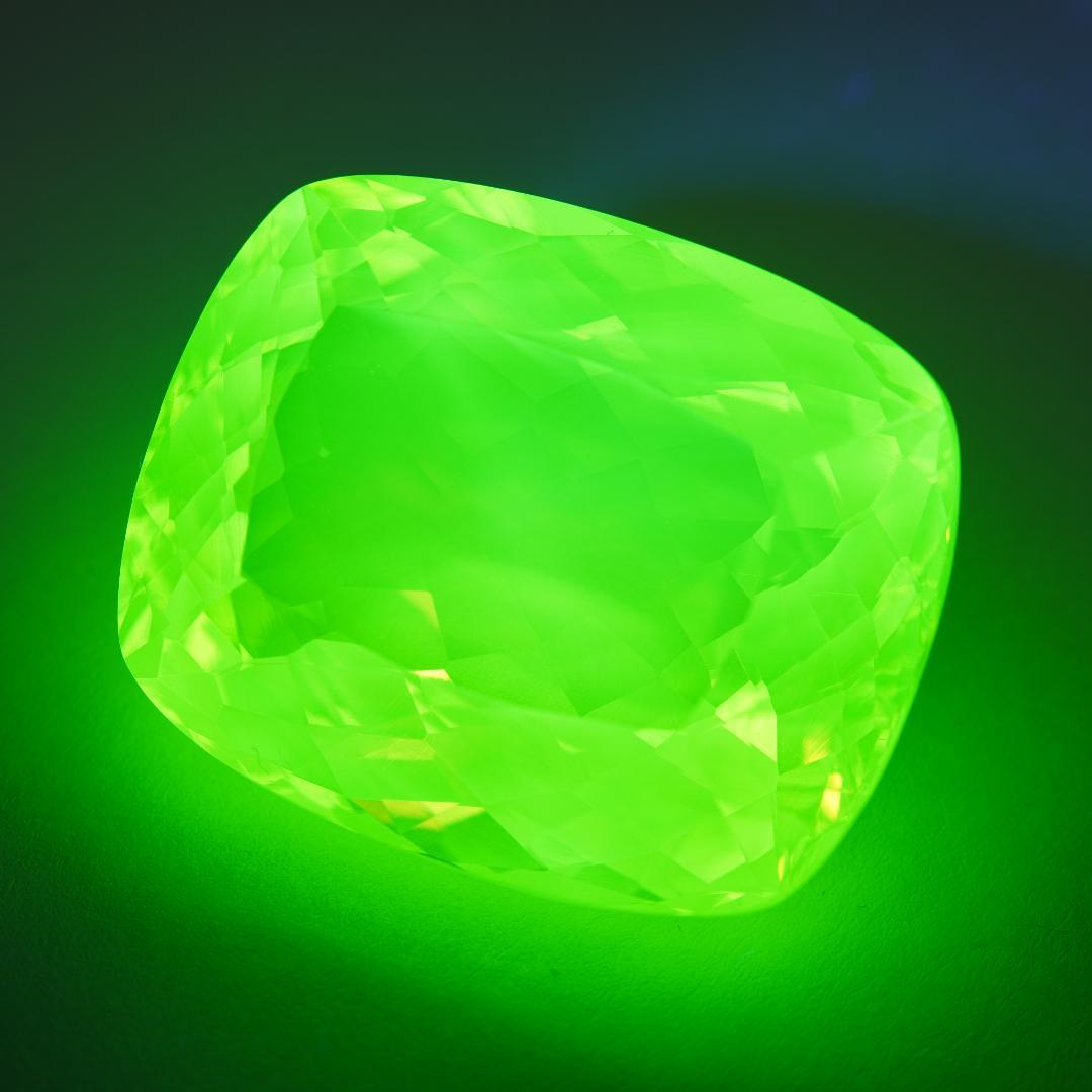 60.00ct 大粒 ウランガラス ルース チェコ製