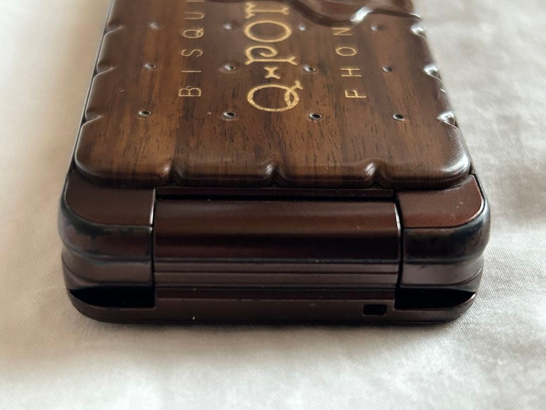 Q-pot. Phone SH-04C docomo チョコレートビスケット