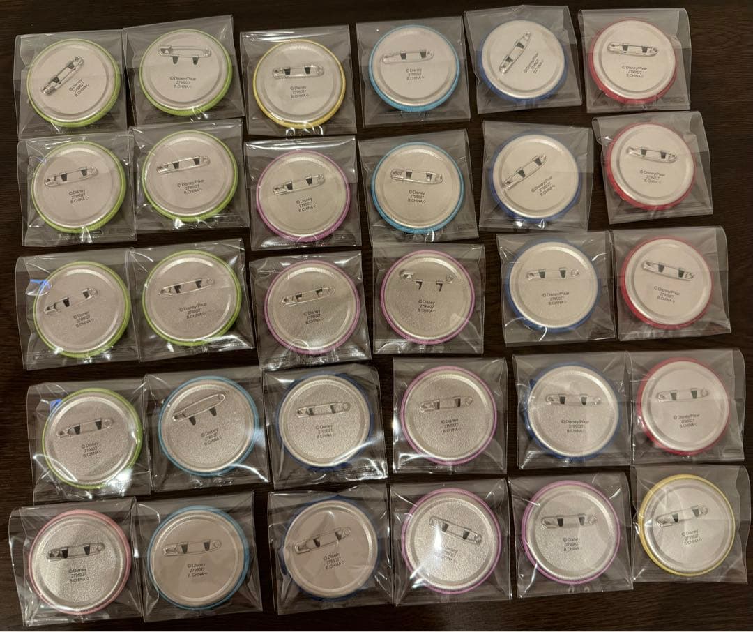 34個【ディズニーキャラクターズ刺繍缶バッジ1・2】※お菓子なし