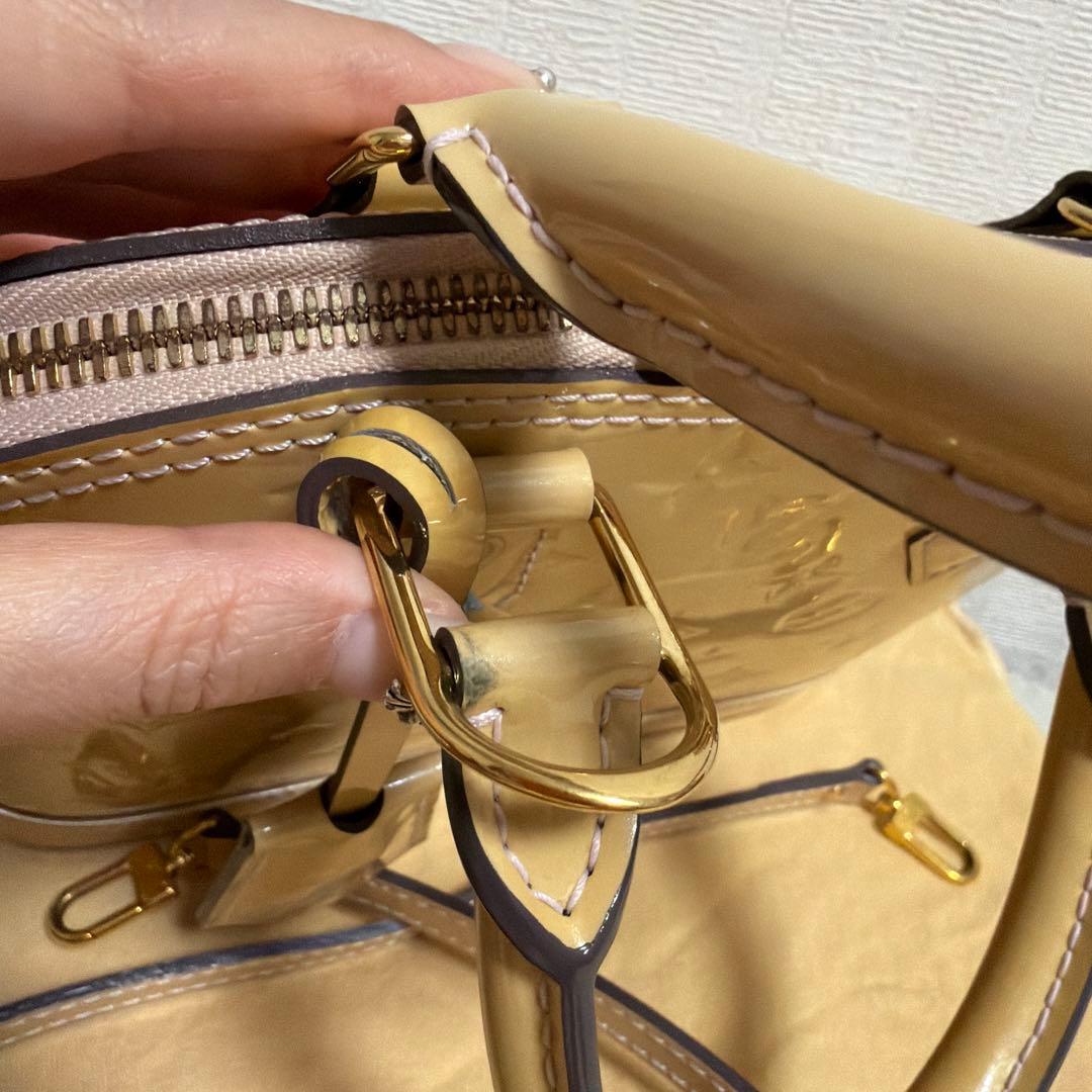 Louis Vuitton ピンクベージュ ショルダーバッグ　ヴェルニ　アルマ