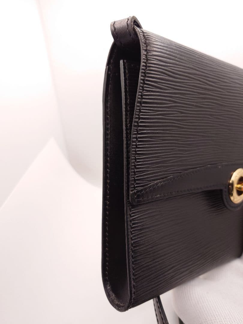 ルイ ヴィトン エピ ポシェット アルシュ ショルダーバッグ M52572