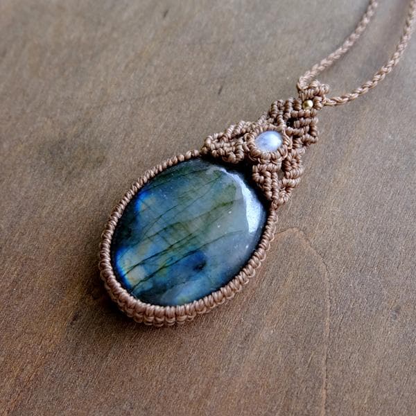 大きめラブラドライト・ムーンストーン 6月誕生石マクラメ編み