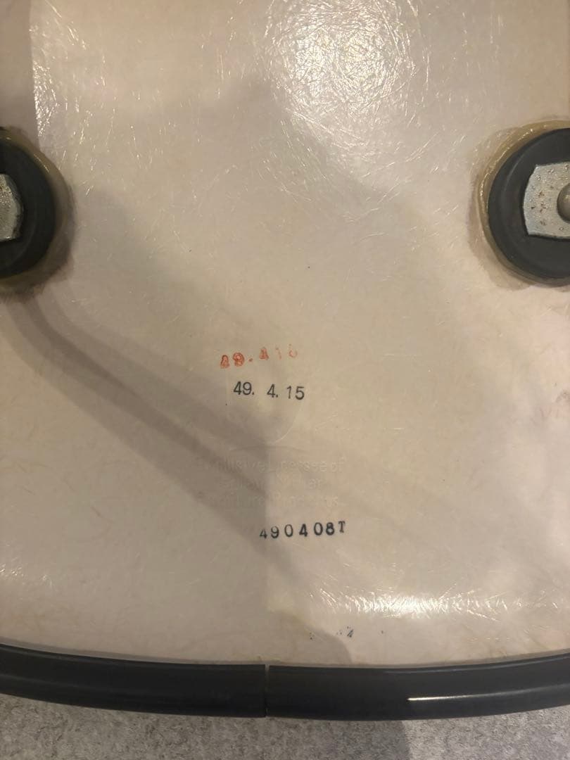 Herman Miller ヴィンテージ ファイバー グリーン 割れエンボス ②