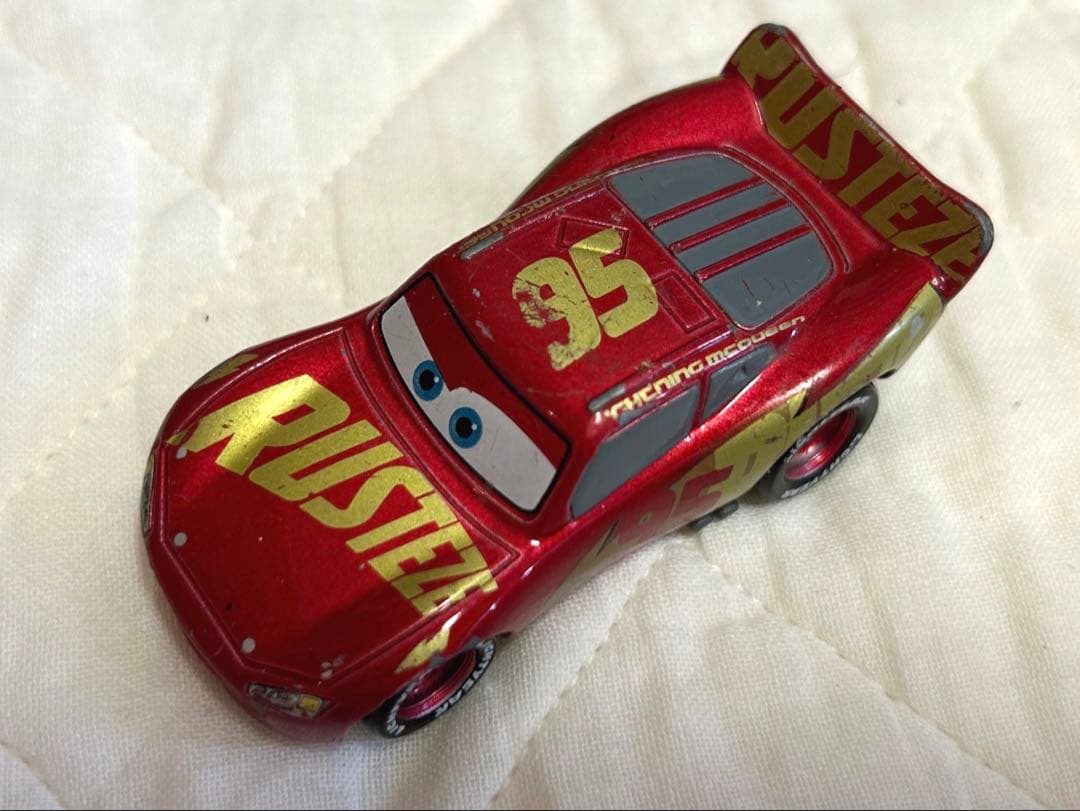 カーズ ミニカーセット（34台）＋収納ボックス ライトニング・マックイーン