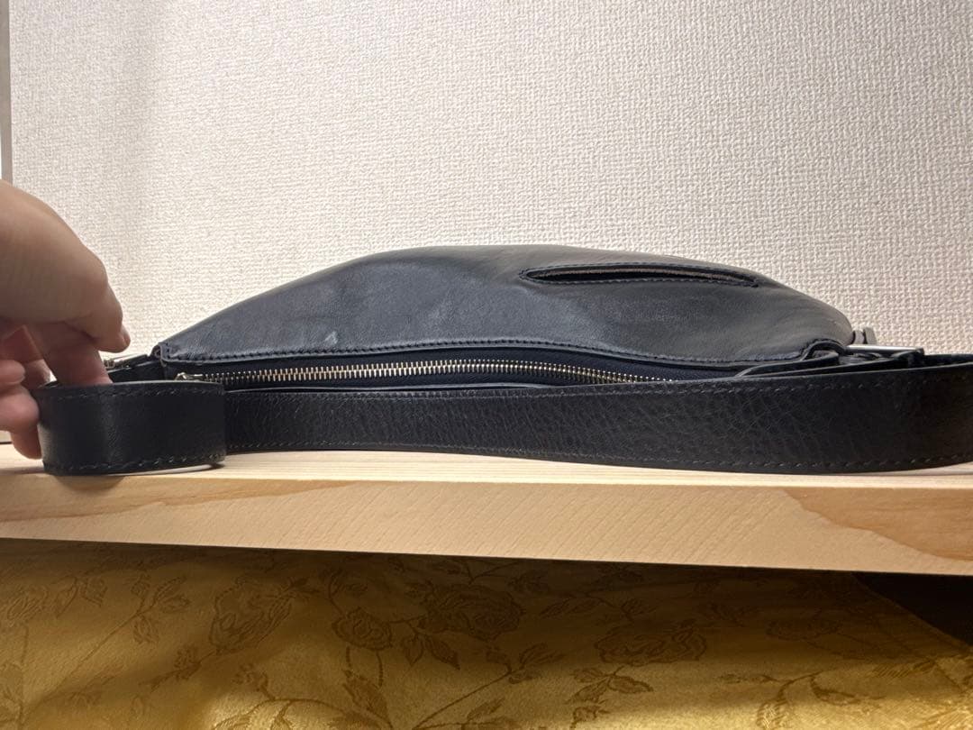 美品★HIROFU ヒロフ　ソーロ　ショルダーバッグ　本革　Hロゴ　紺色　保存袋