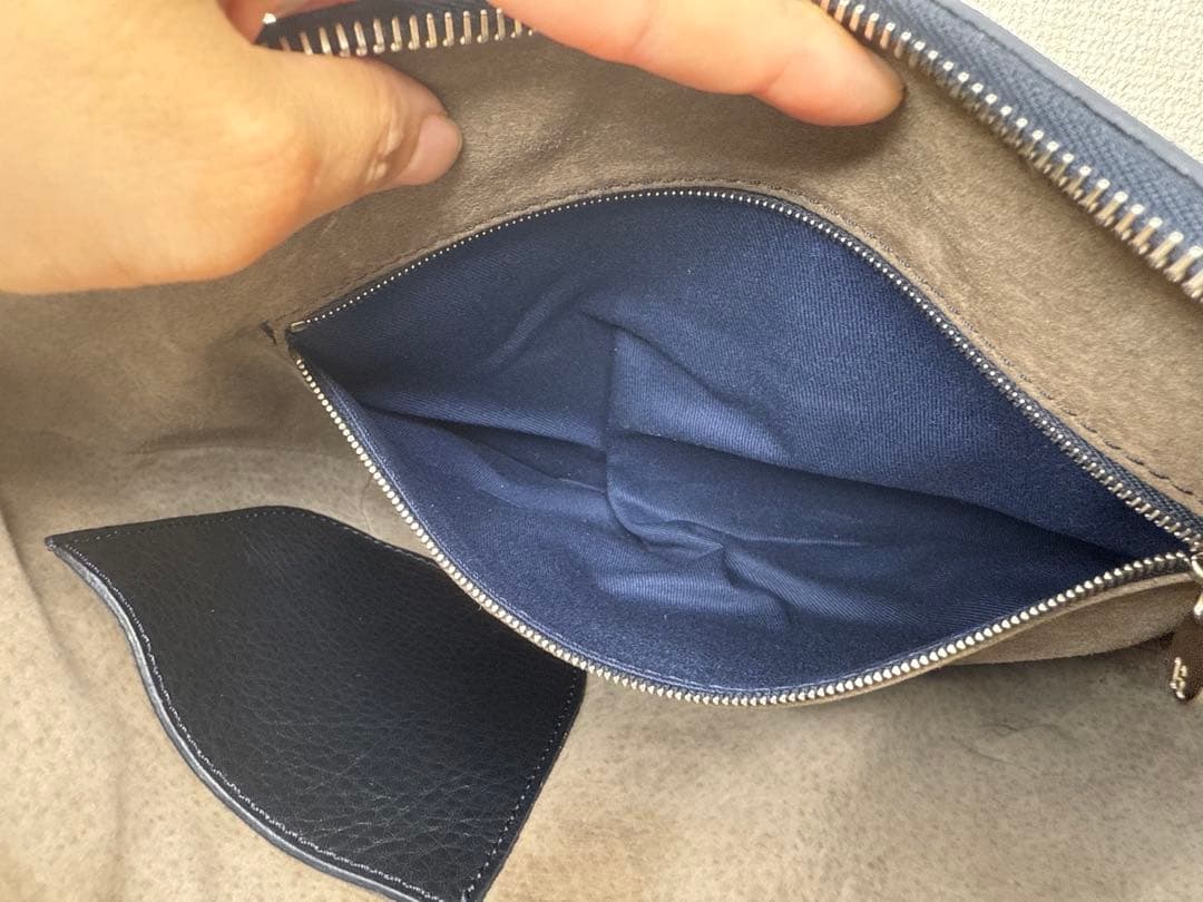 美品★HIROFU ヒロフ　ソーロ　ショルダーバッグ　本革　Hロゴ　紺色　保存袋