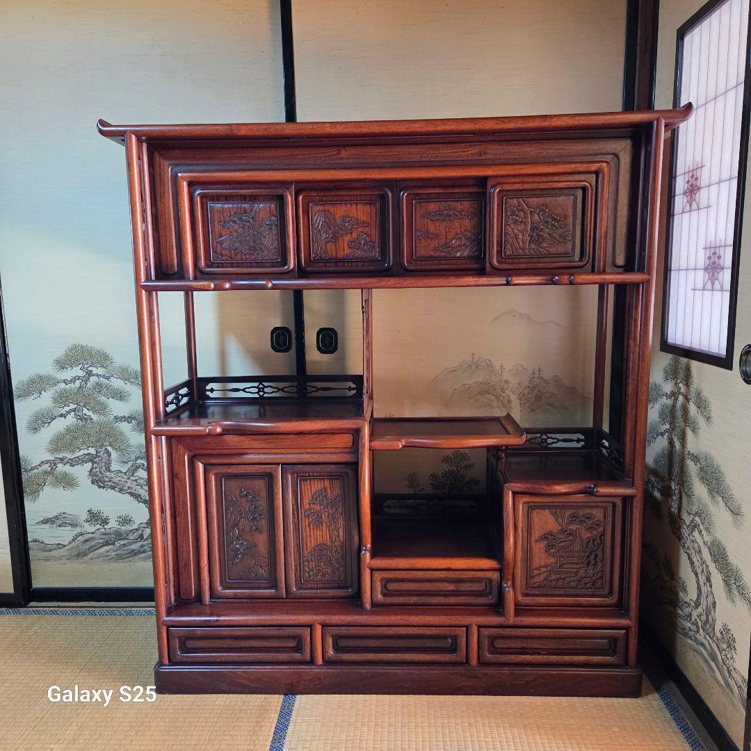 美しい彫刻の茶棚・飾り棚 収納家具 コーナーラック 飾り棚 アンティーク風 幅74x奥行44x高さ