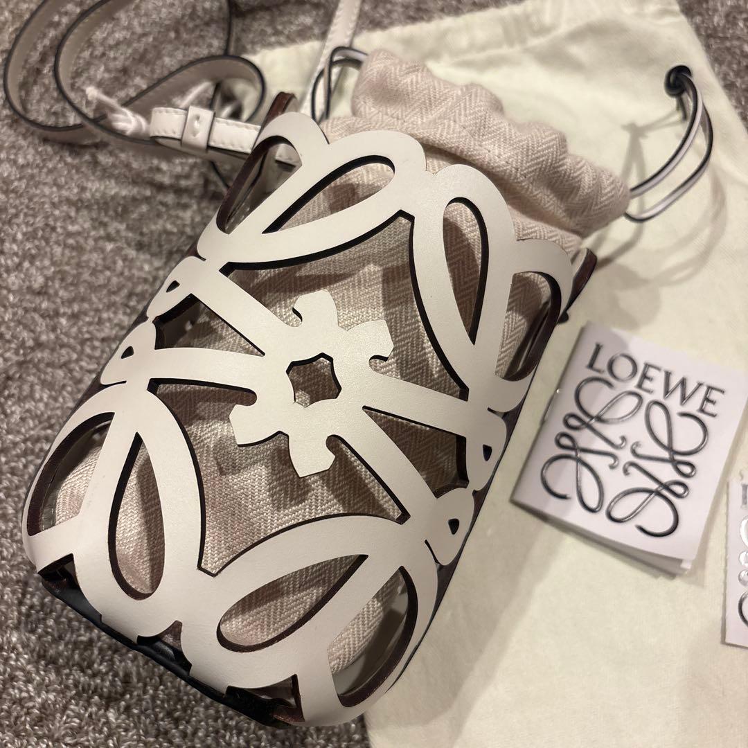 LOEWE ホワイト ショルダーバッグ