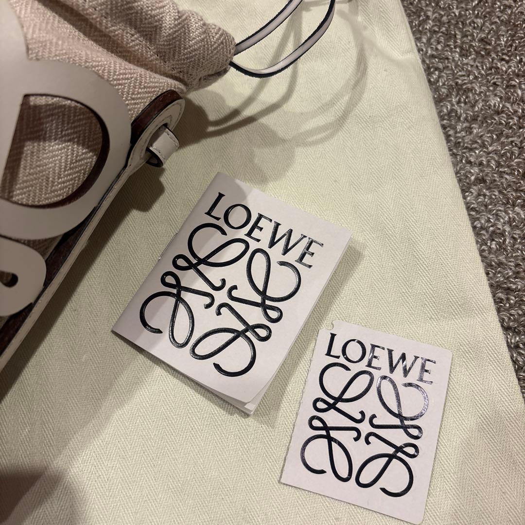 LOEWE ホワイト ショルダーバッグ