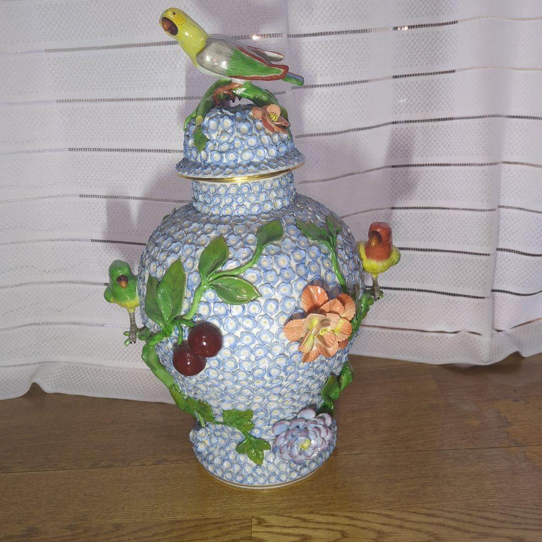 ドレスデン 陶器の花と鳥の装飾壺（蓋付き）