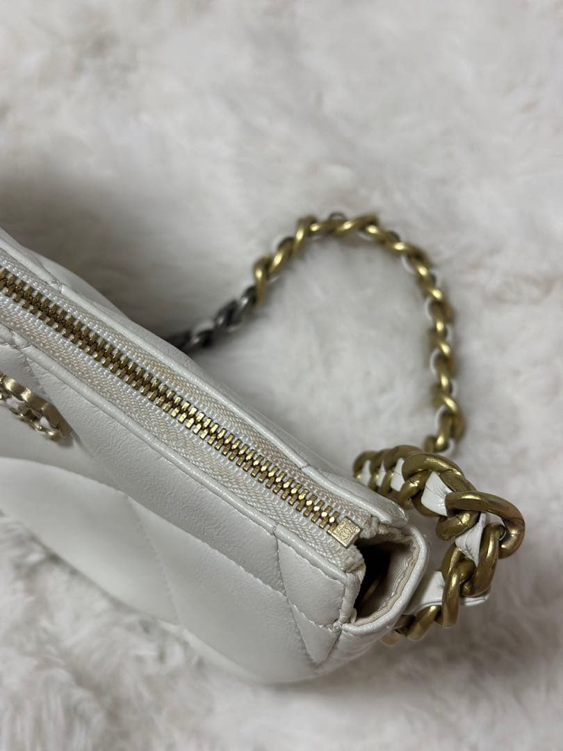 シャネル CHANEL ノベルティ ホワイト キルティング ショルダーバッグ