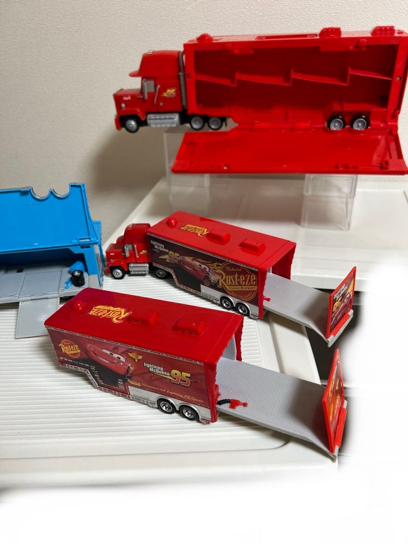 カーズ、マテル、マックトレーラー、キングトレーラー（ミニカー収納付き）