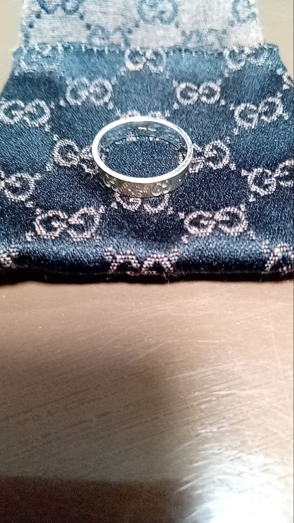 Gucci シルバーリング 専用ポーチ付き