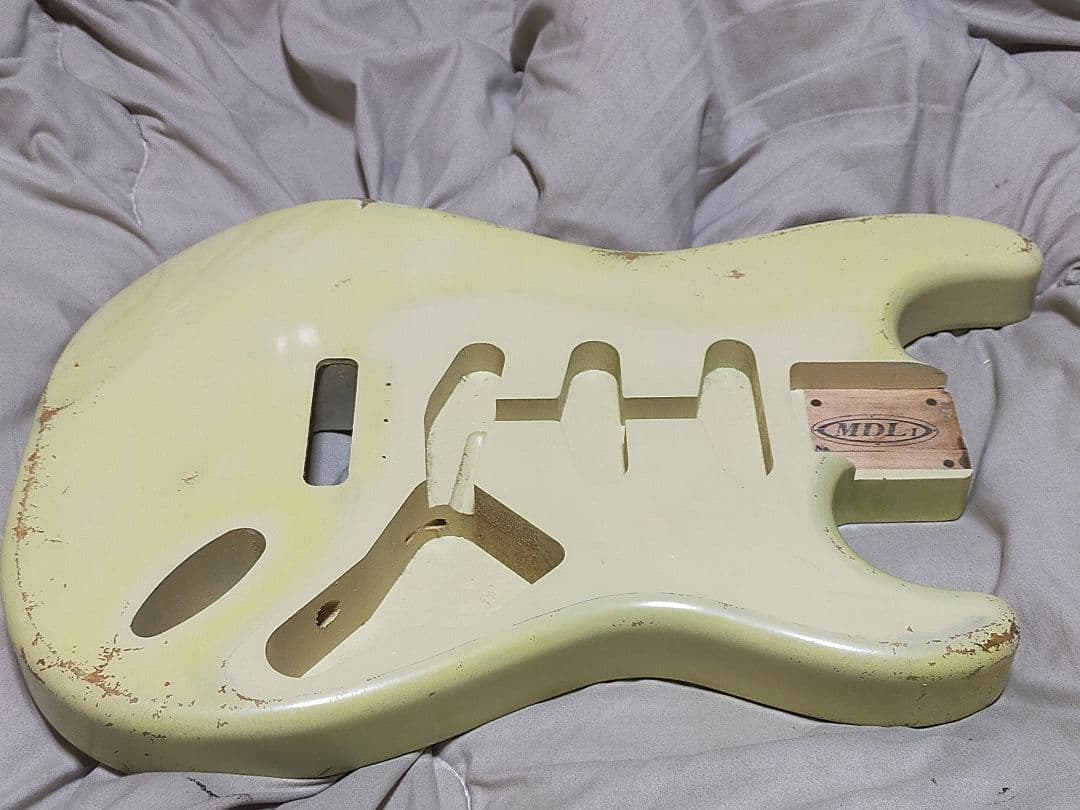 MDL1 ストラトキャスター用 ボディフェンダー MJT ラッカー仕上げ