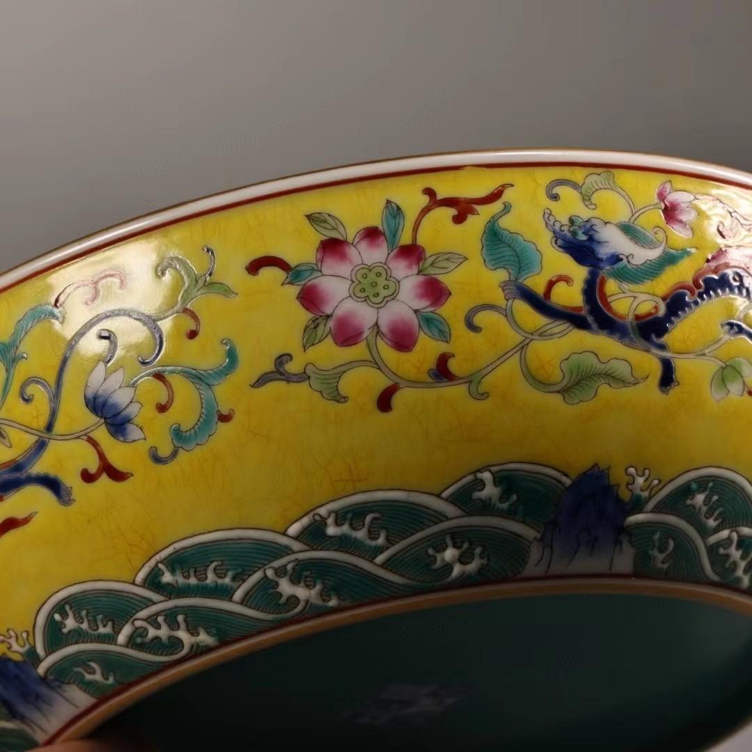 中国古美術・旧蔵珐琅彩粉彩陶磁器の皿・瑞獣中皿・