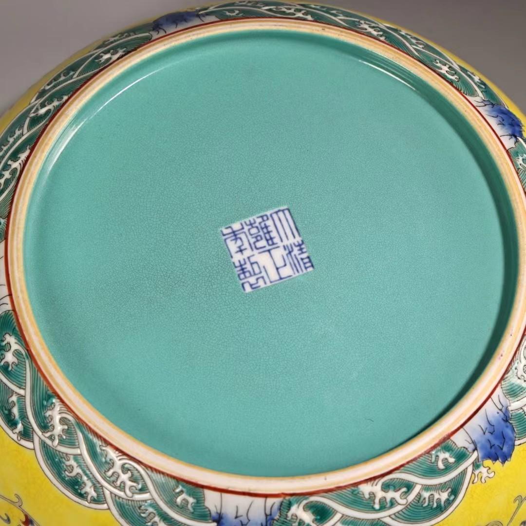 中国古美術・旧蔵珐琅彩粉彩陶磁器の皿・瑞獣中皿・