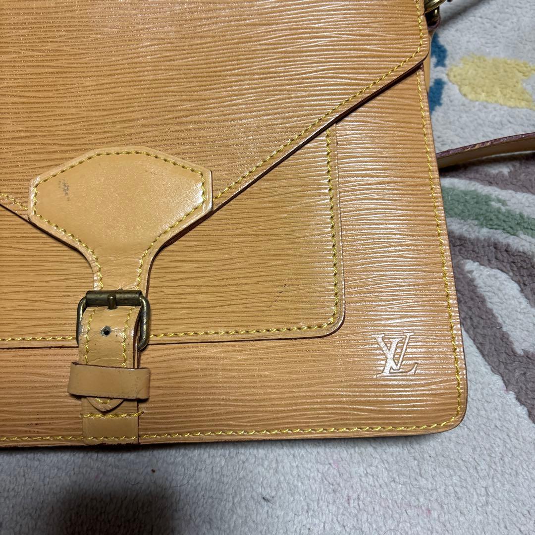 Louis Vuitton エピレザー ショルダーバッグ