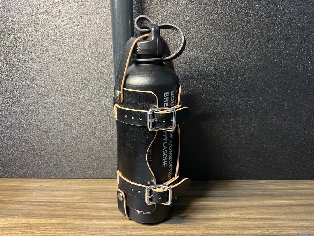 昭南皮革製 フューエルボトルホルダー バイク ガソリン携行缶 燃料