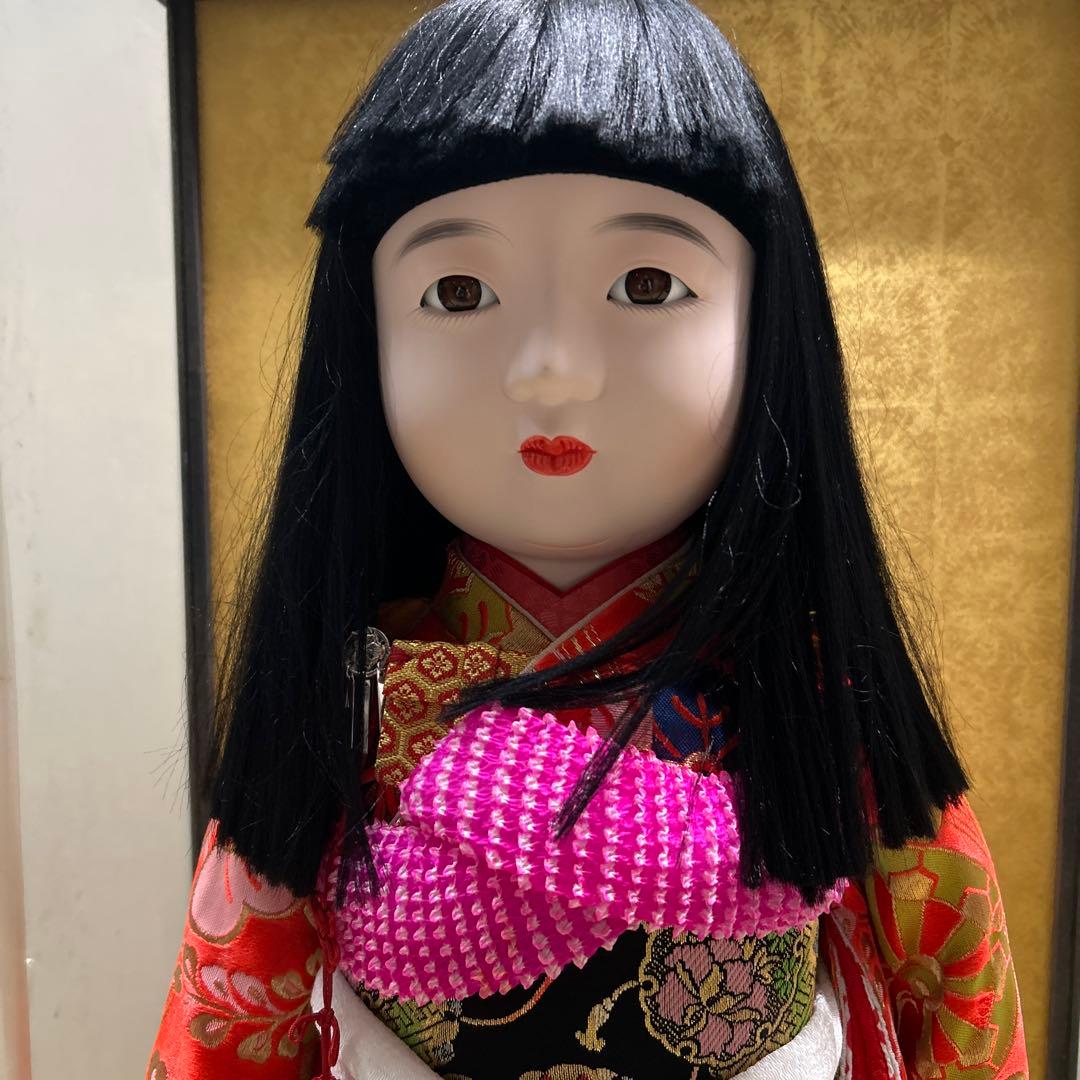 市松人形 68センチ、赤黒衣装 ガラスケース付き - メルカリ