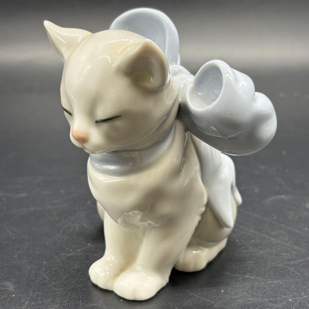 リヤドロ姉妹ブランドNAO　置物 フィギュリン 猫　リボン　　no.170 リヤドロ姉妹ブランドNAO 置物 フィギュリン 猫 リボン no.170
