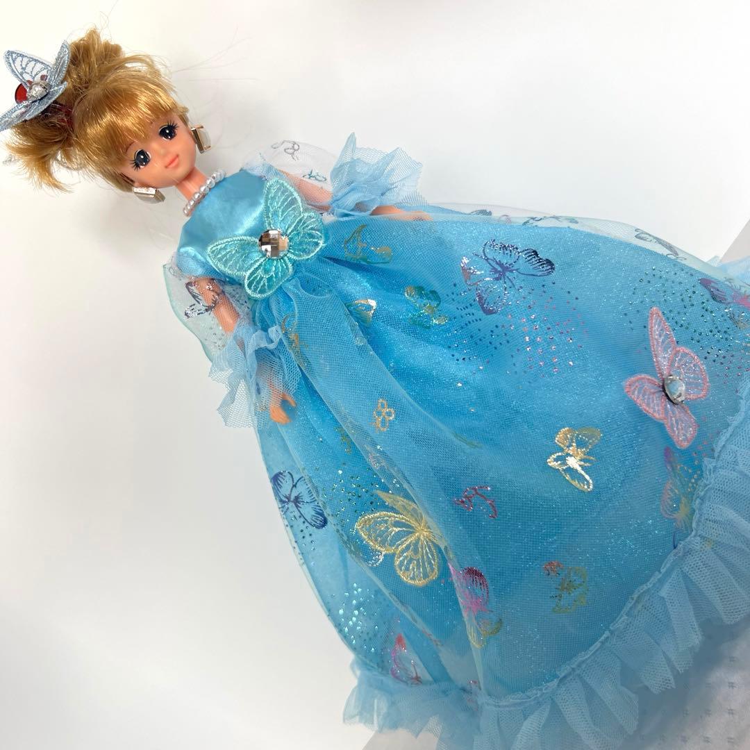 ジェニーちゃんドレス、水色蝶々4点セット、6分の1ドール