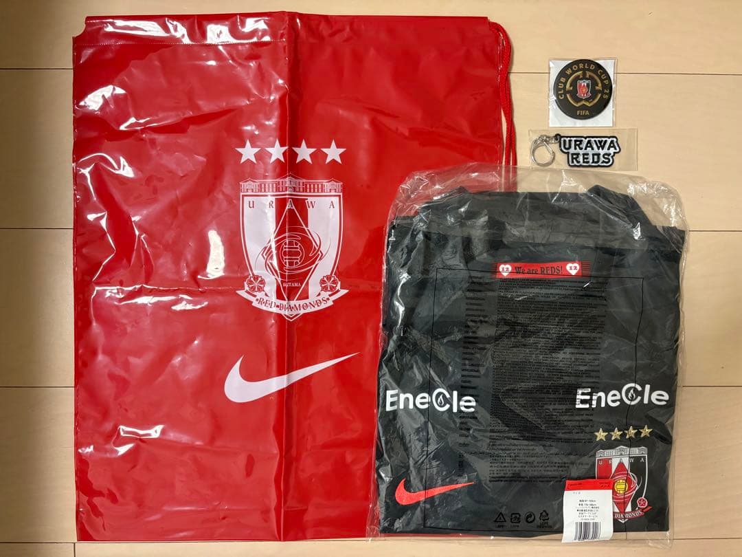 浦和レッズ 2024年 3rdユニフォーム おまけ付（缶バッチ、キーホルダー）