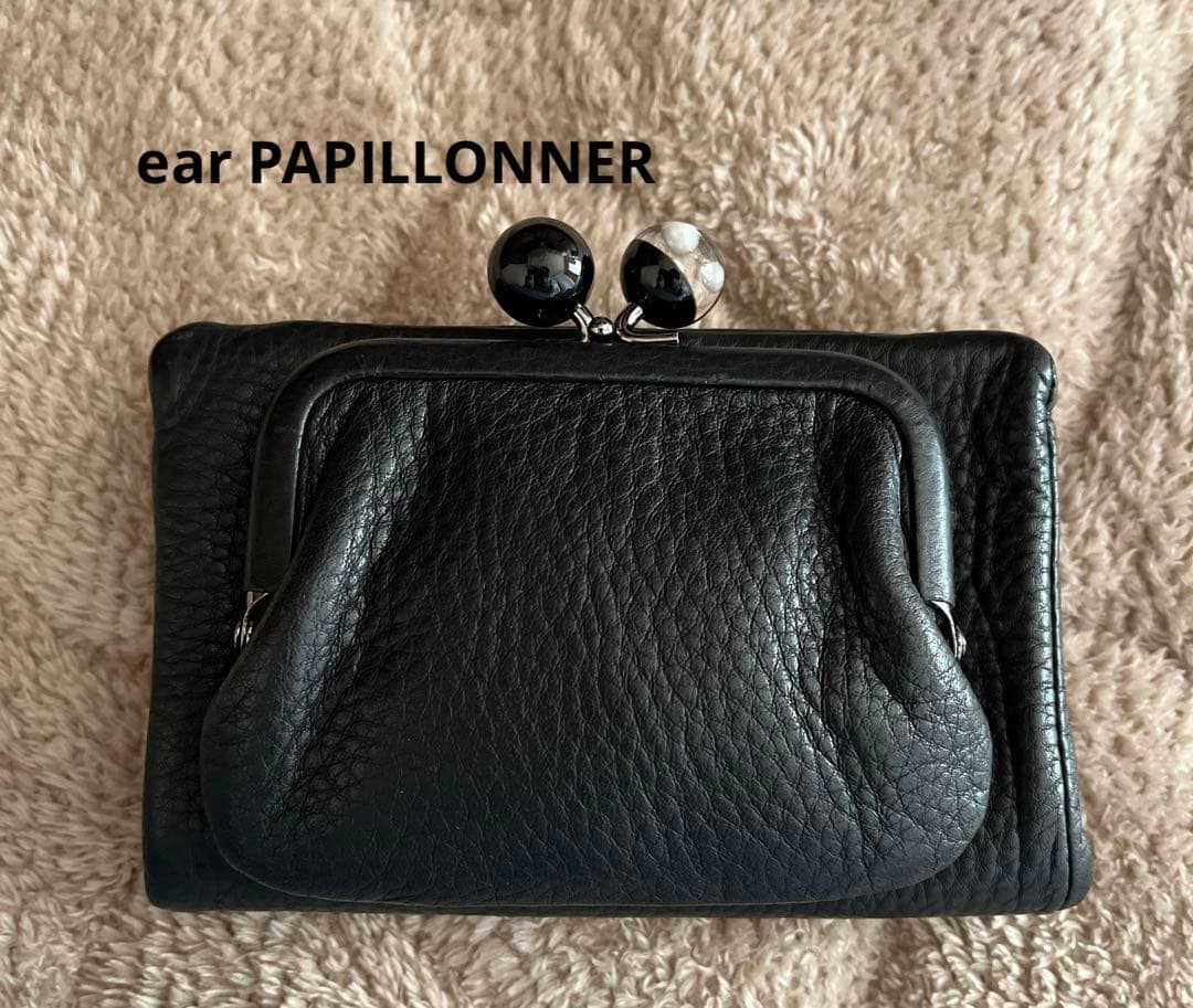 イアパピヨネ がま口二つ折り財布ブラック - メルカリ