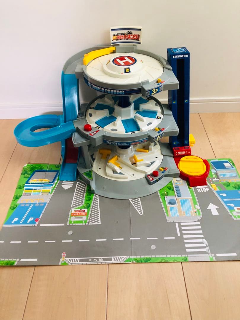 トミカ　パーキング・高速道路・ビルドシティ等色々セット