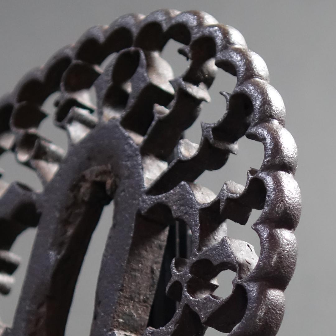 【 京透 抱茗荷雁金透鍔 】(鍔箱・布団付き) 鍔 鐔 刀装具 武具 骨董