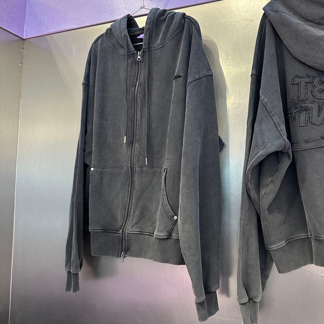 TWICE ポップアップ フードジップ パーカー 10ve universe - メルカリ