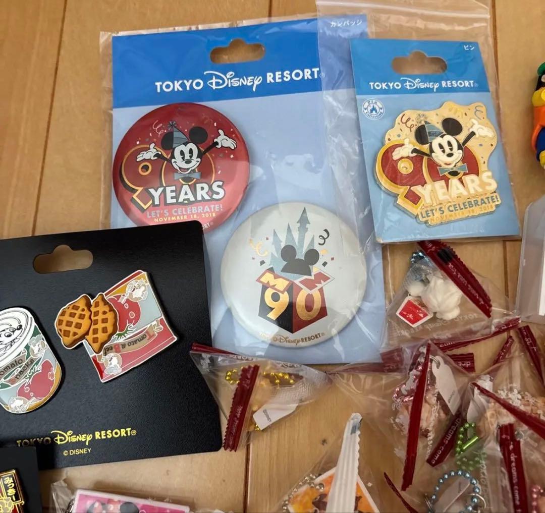 ディズニー　ロジャーラビット　チップ　デール　ミニチュアフィギュア　ピンバッジ