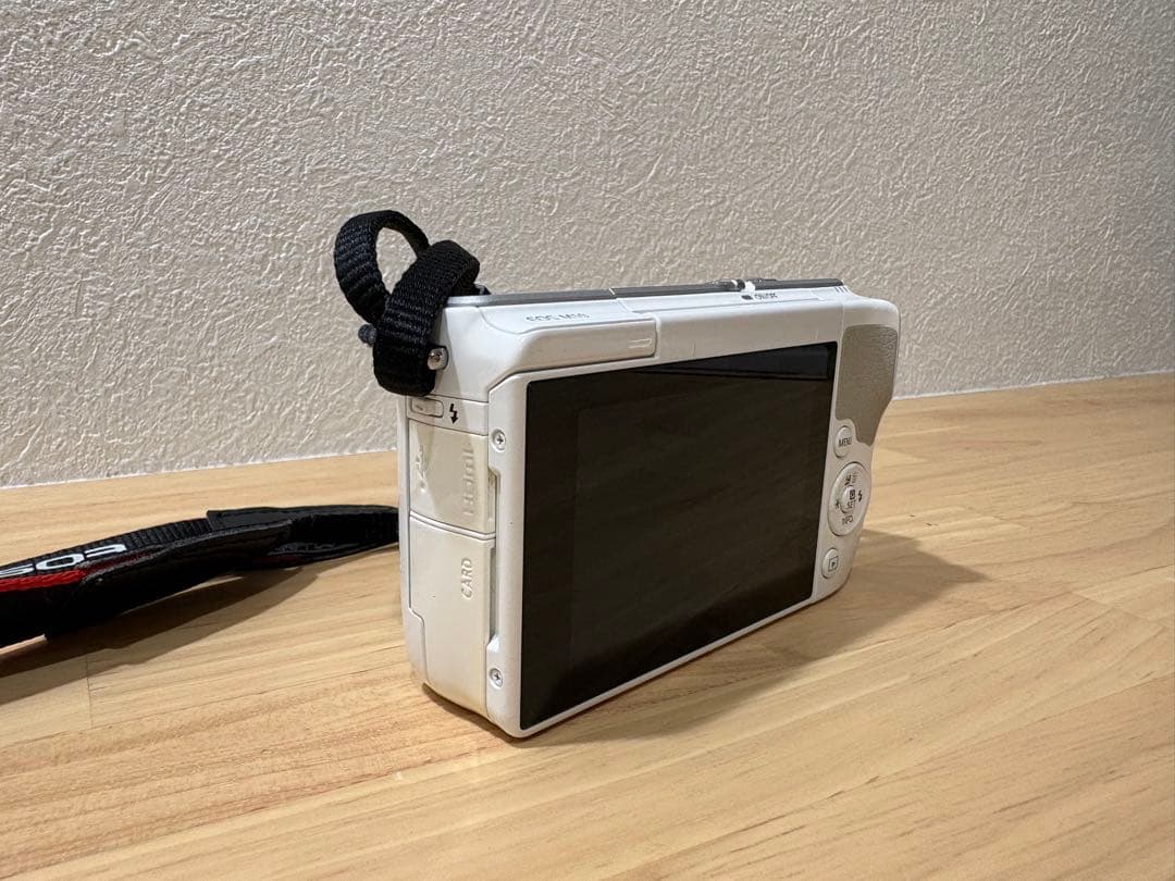 限定値引き】Canon EOS M10ダブルレンズキット SDカード64G付き