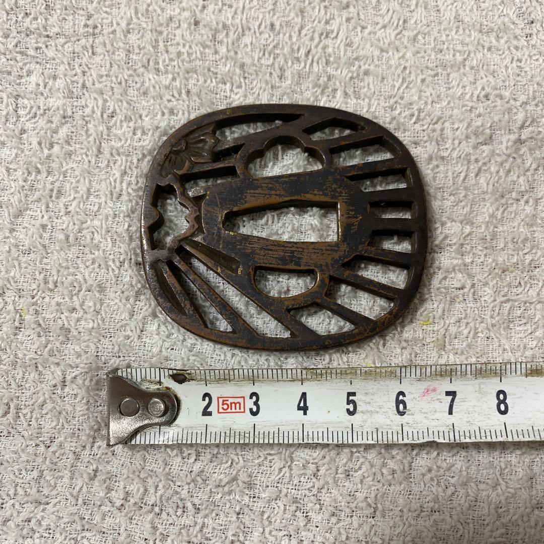 B-35 鍔　武具　銅製　刀装具　装飾品　日本刀　アンティーク　美術品　工芸品