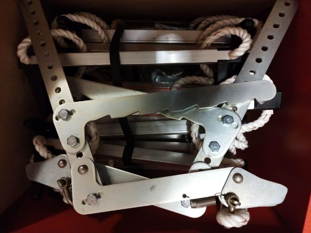 避難用 サンコー（株） 蛍光避難はしご　有効長：7.9ｍ　保管箱　セット