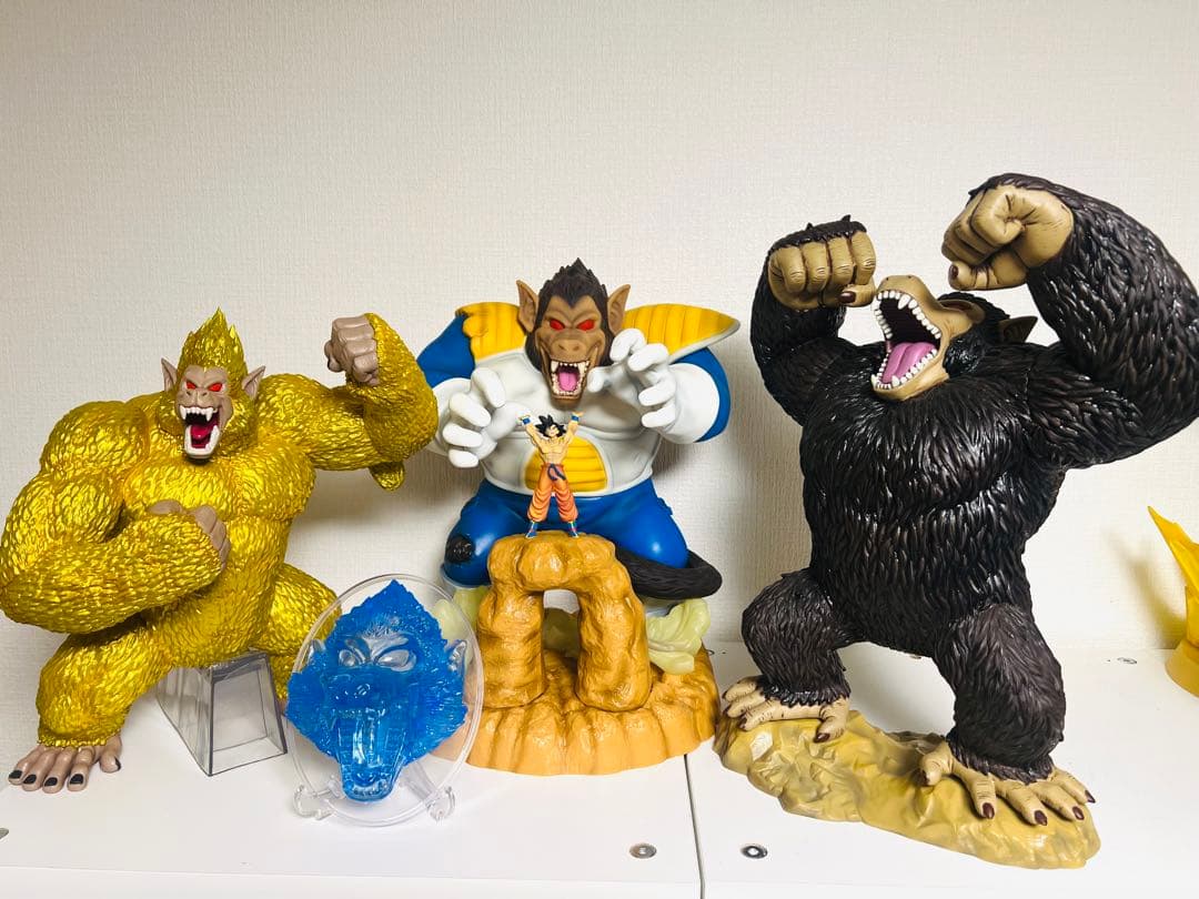 大人気！大猿フィギュア三体セット！大猿クリアディスプレイ付き♪ 大人気！大猿フィギュア三体セット！大猿クリアディスプレイ付き