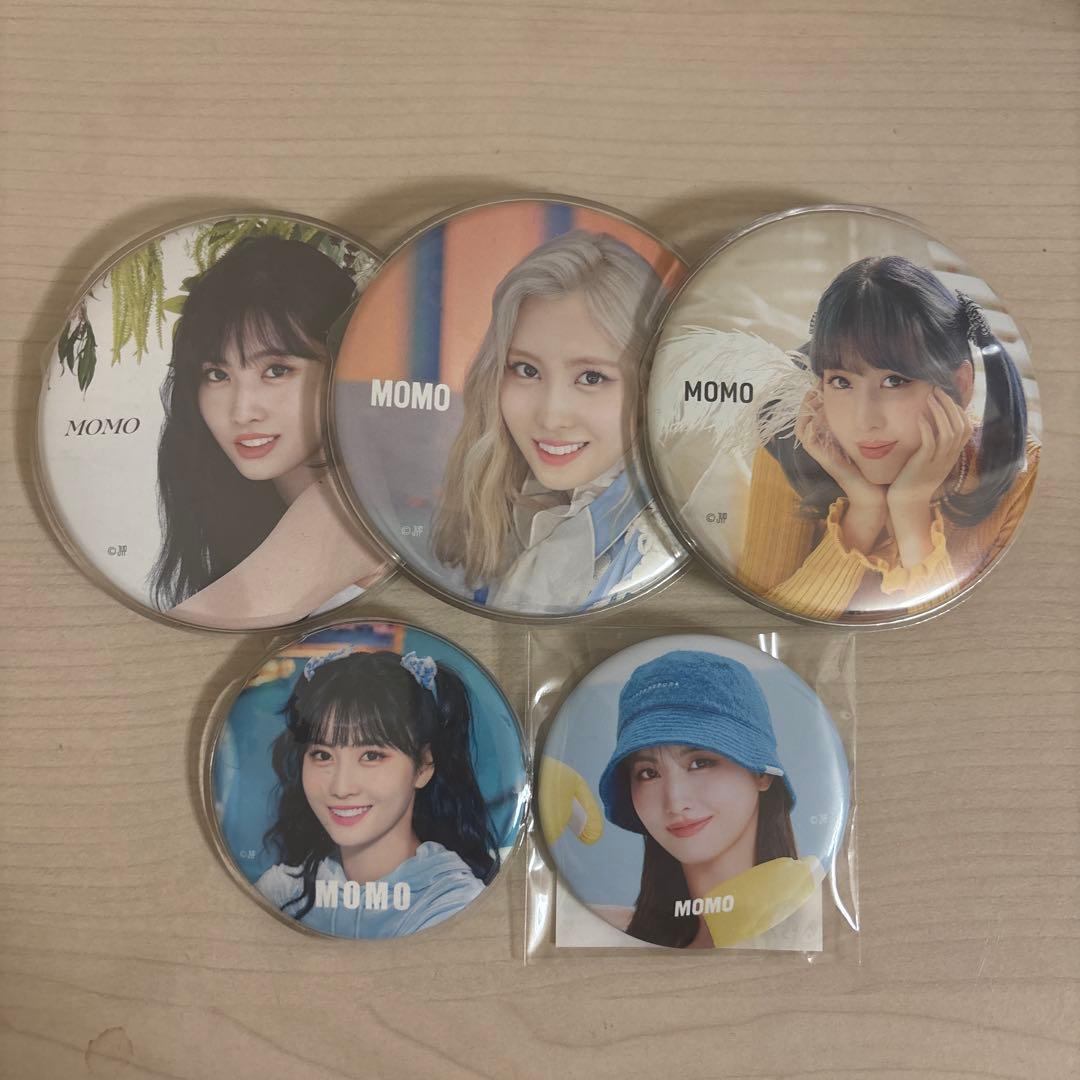 TWICEモモ缶バッチ - メルカリ
