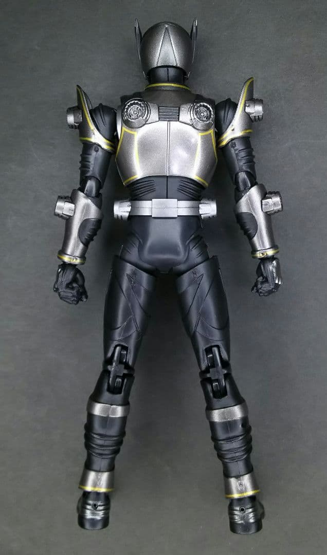 S.H.フィギュアーツ 仮面ライダーリュウガの通販はau PAY マーケット