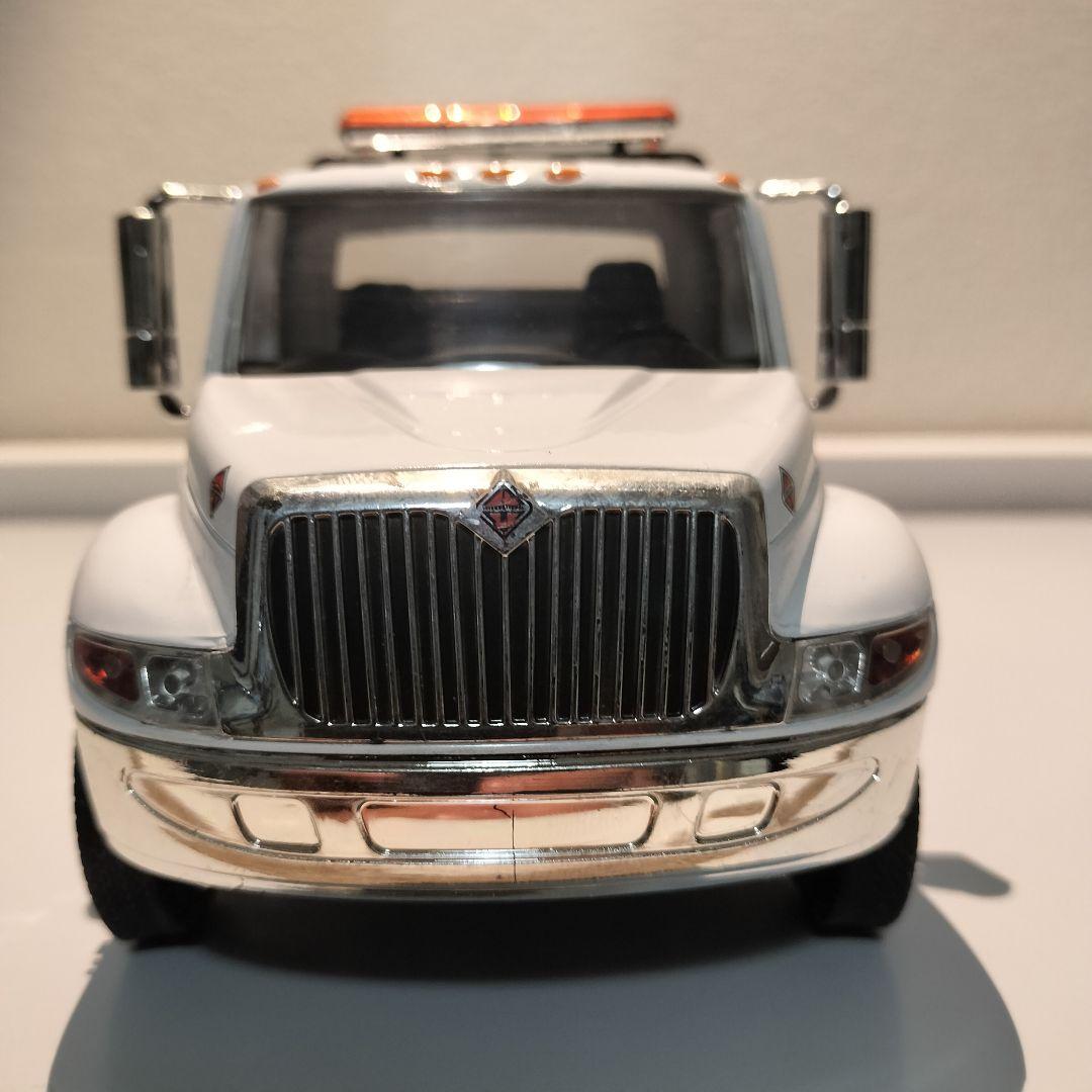 1/24 ミニカー インターナショナル 積載車 レッカー車 ホワイト