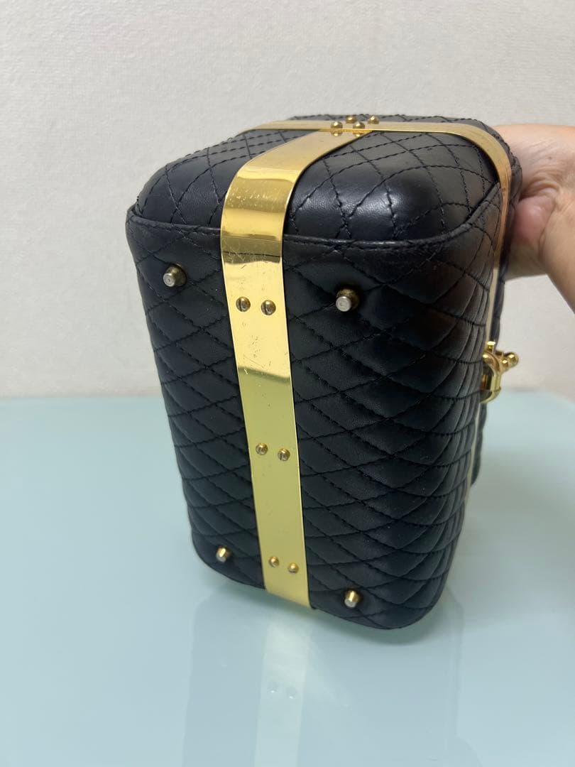 黒いキルティングパーティーバッグ