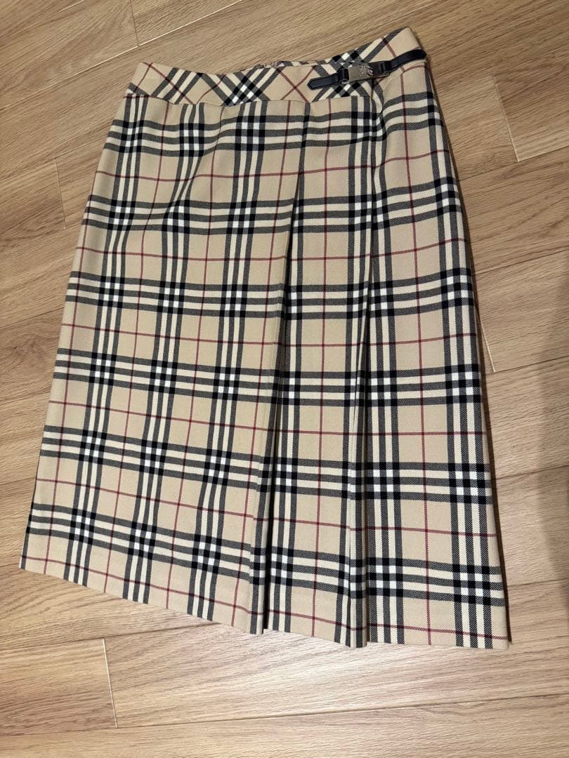 新品未使用　バーバリー　BURBERRY ベージュ　プリーツスカート