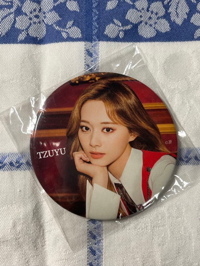 twice perfect world 缶バッジ ツウィ - メルカリ