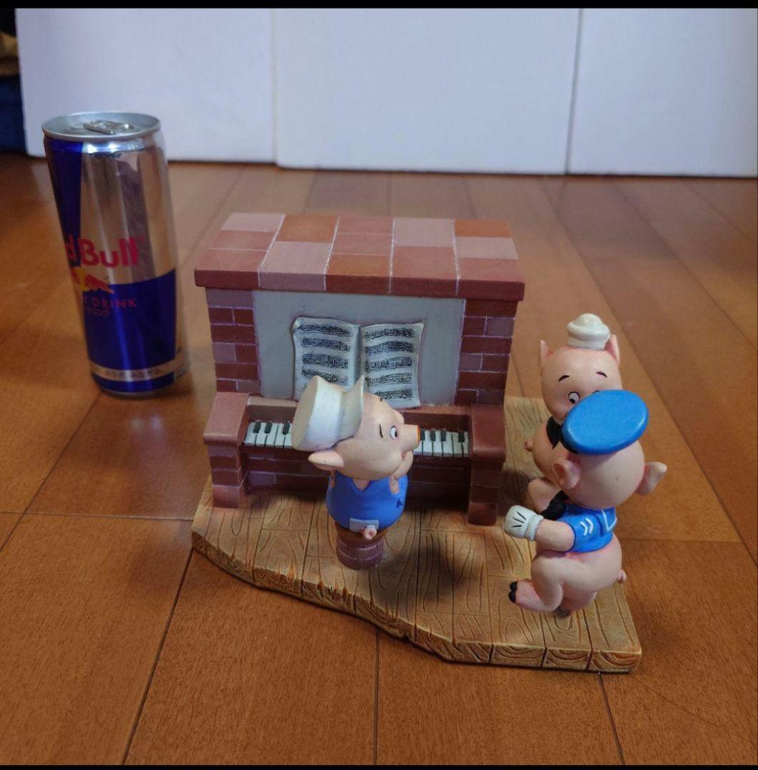 ディズニー ノスタルジアウォッチコレクション クララベル・カウ 三匹の子ぶた ディズニー ノスタルジアウォッチコレクション クララベル・カウ 三匹