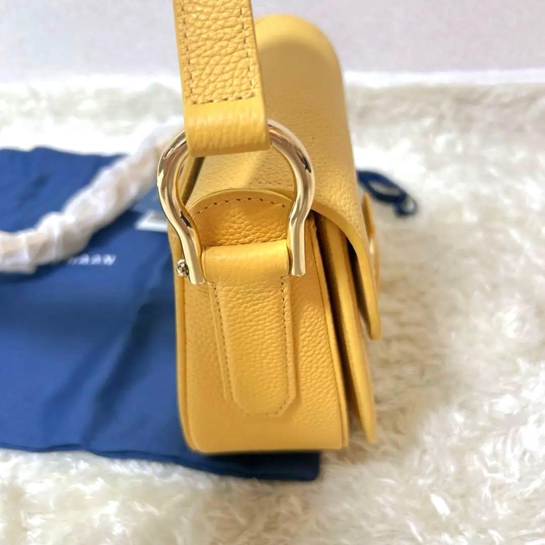 【新品】　タグ付き　コールハーン　ショルダーバッグ　黄色　牛革