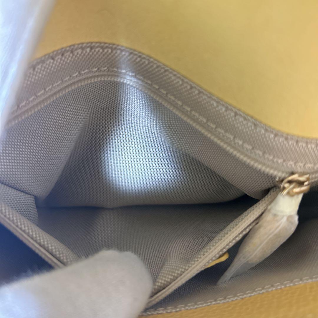 【新品】　タグ付き　コールハーン　ショルダーバッグ　黄色　牛革