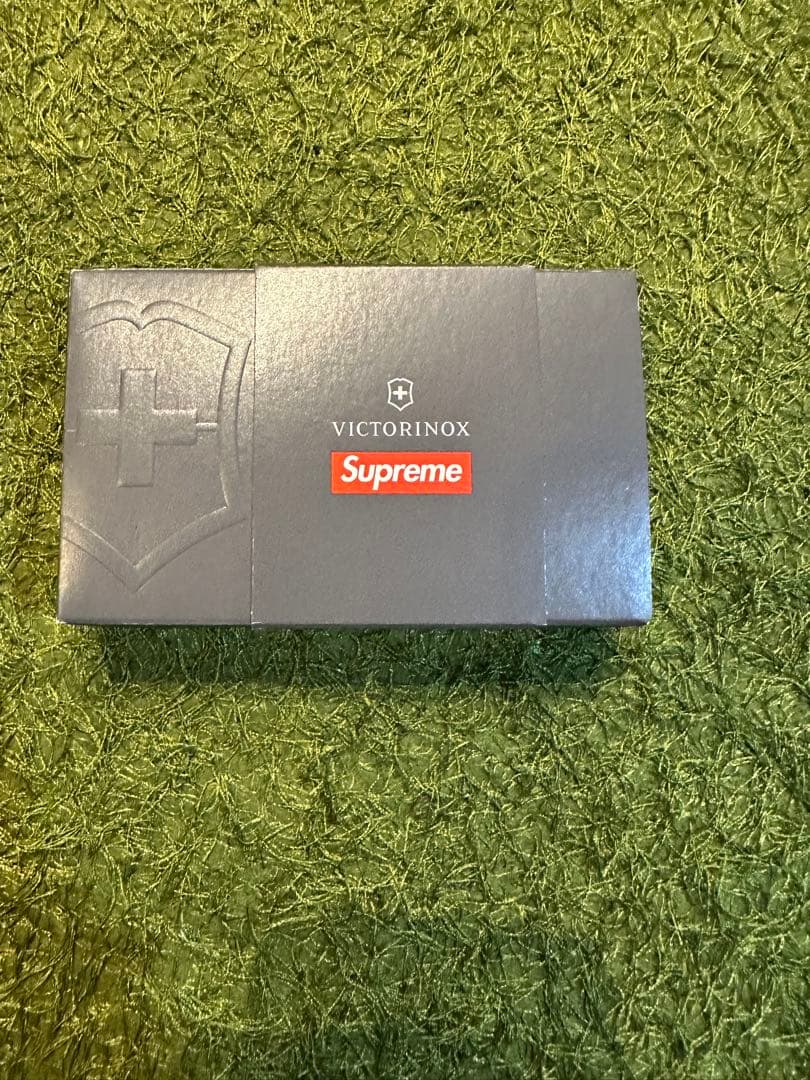 小物 komomoSUPREME Victorinox classic knif