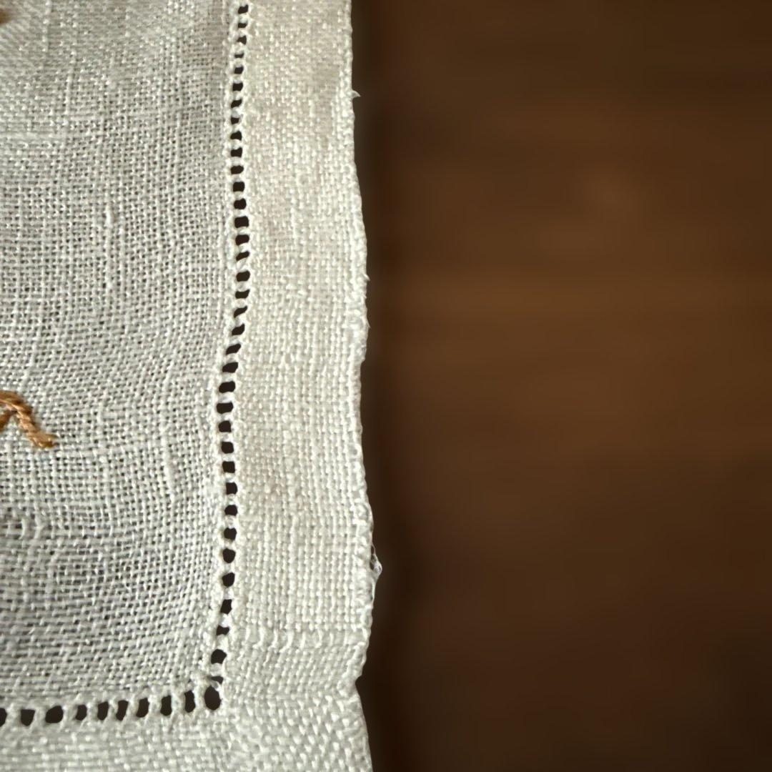 フランスアンティークஐ⋆*花柄刺繍の小さなクロス - メルカリ